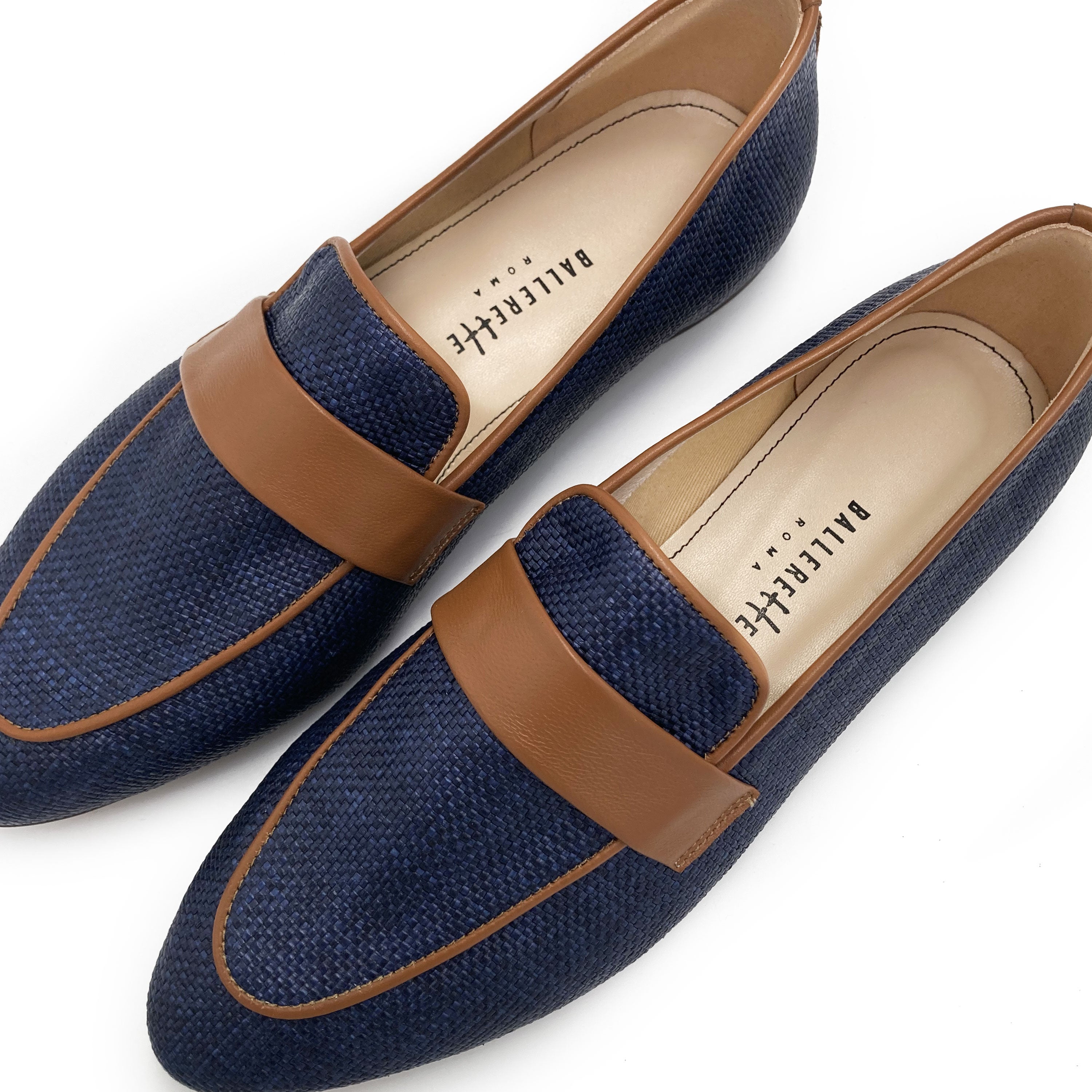 Women's summer moccasin in blue raffia