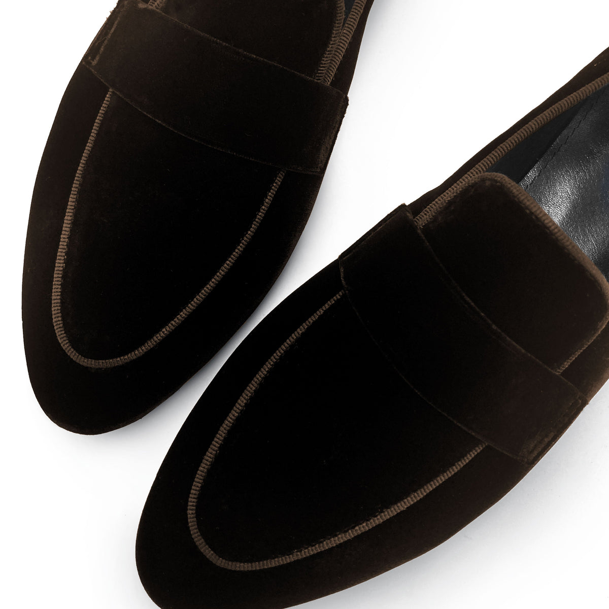 Women moccasins in dark brown velvet