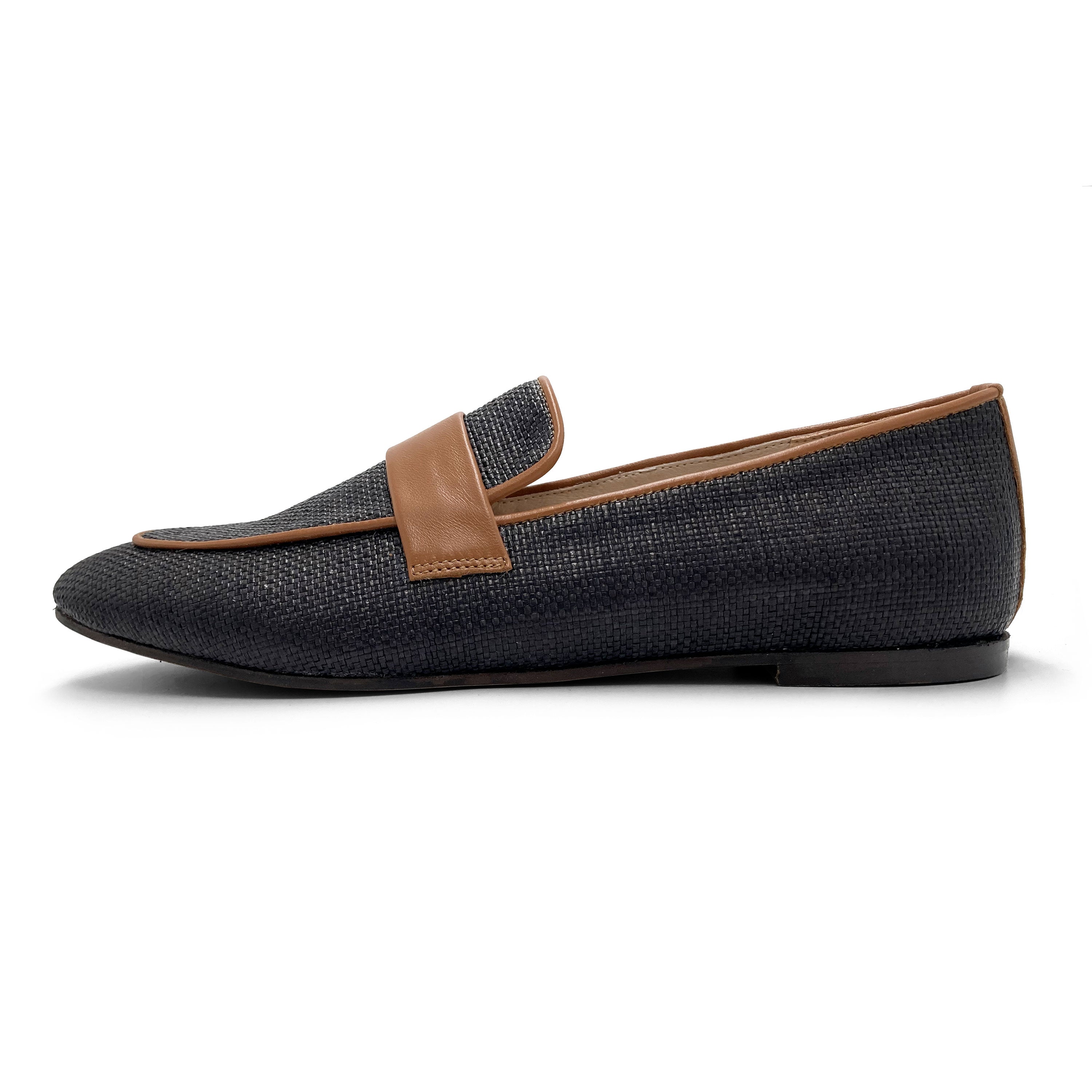 Women's summer moccasins in black raffia