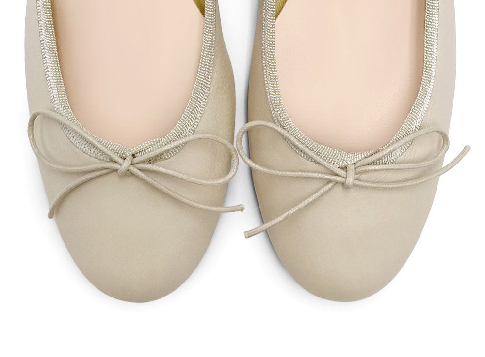 Beige leather ballet flats with heel
