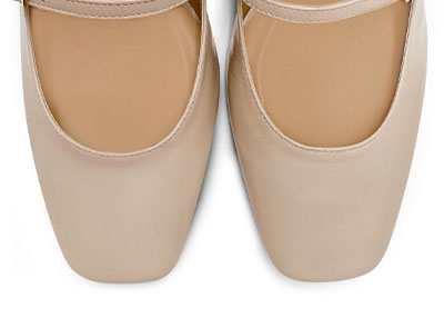 Beige slingback ballet flats in shiny leather with heel