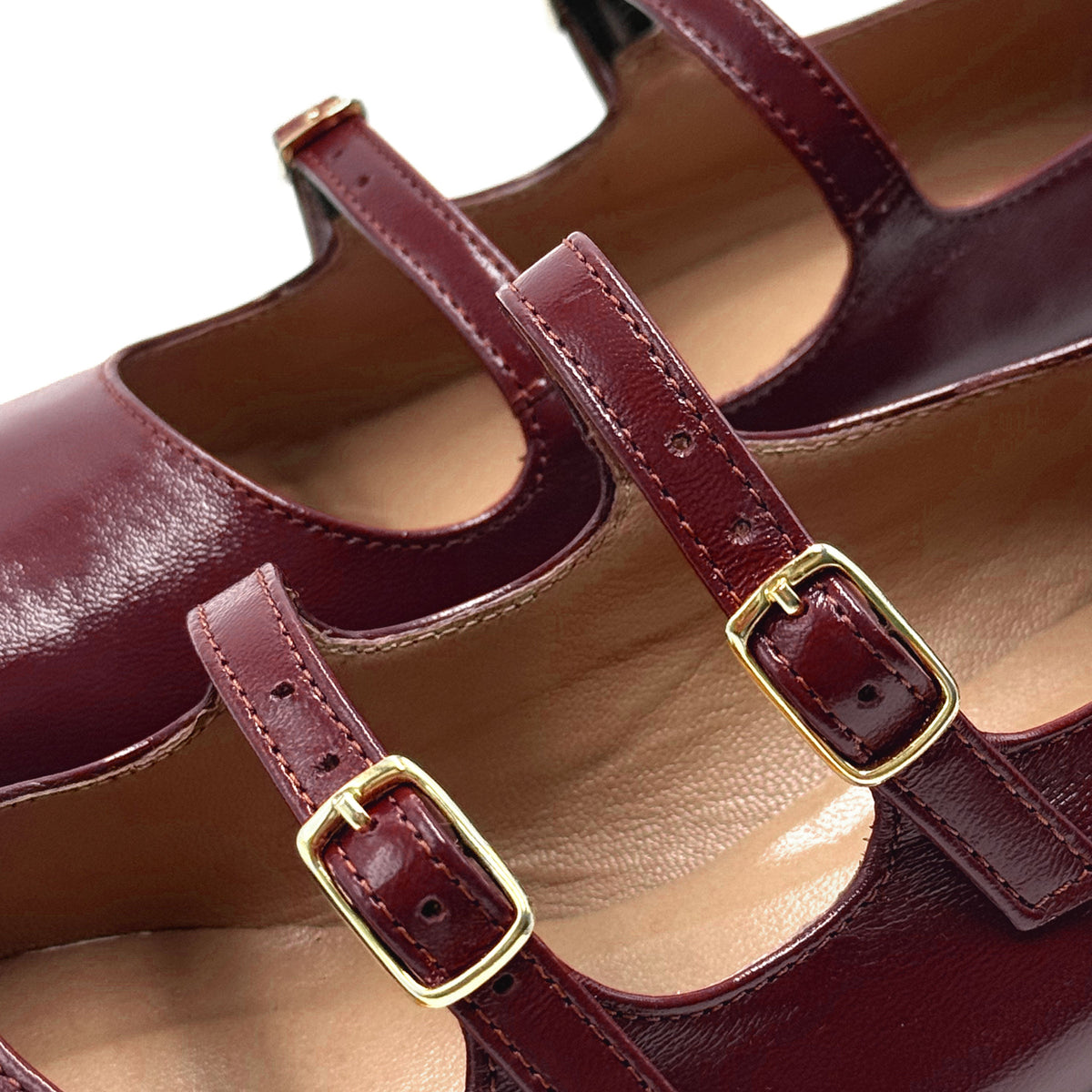 Glossy burgundy Mary Jane ballerinas with square toe and straps