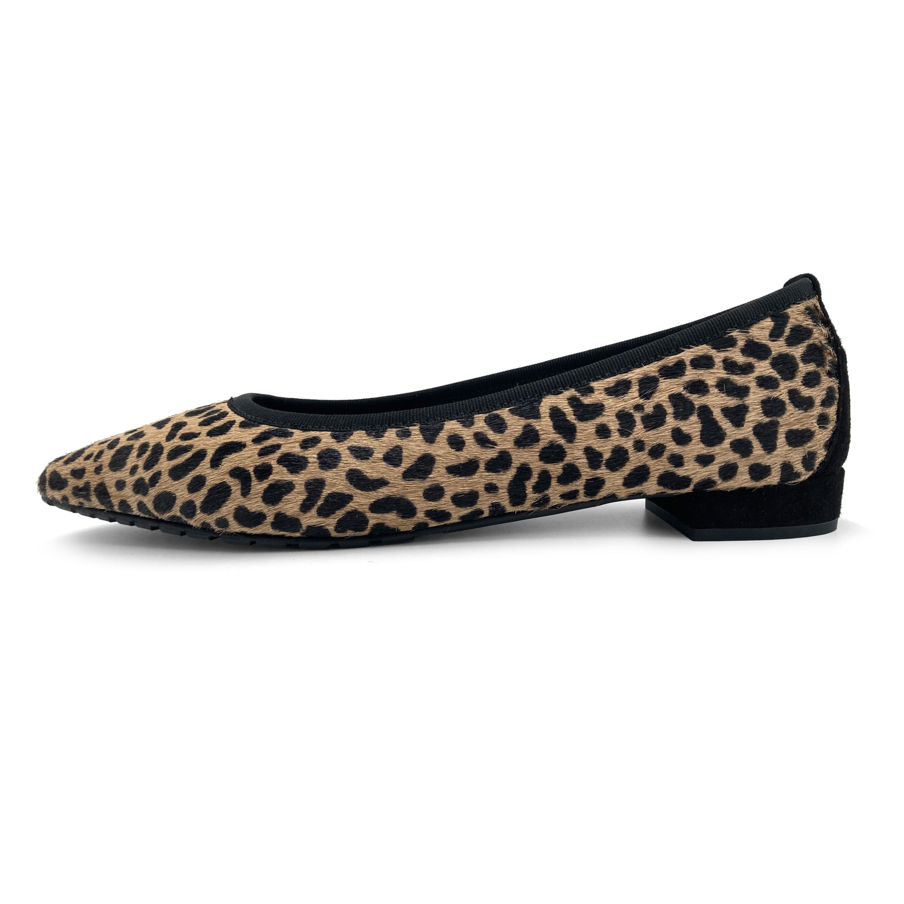 Spotted pointed ballet flats