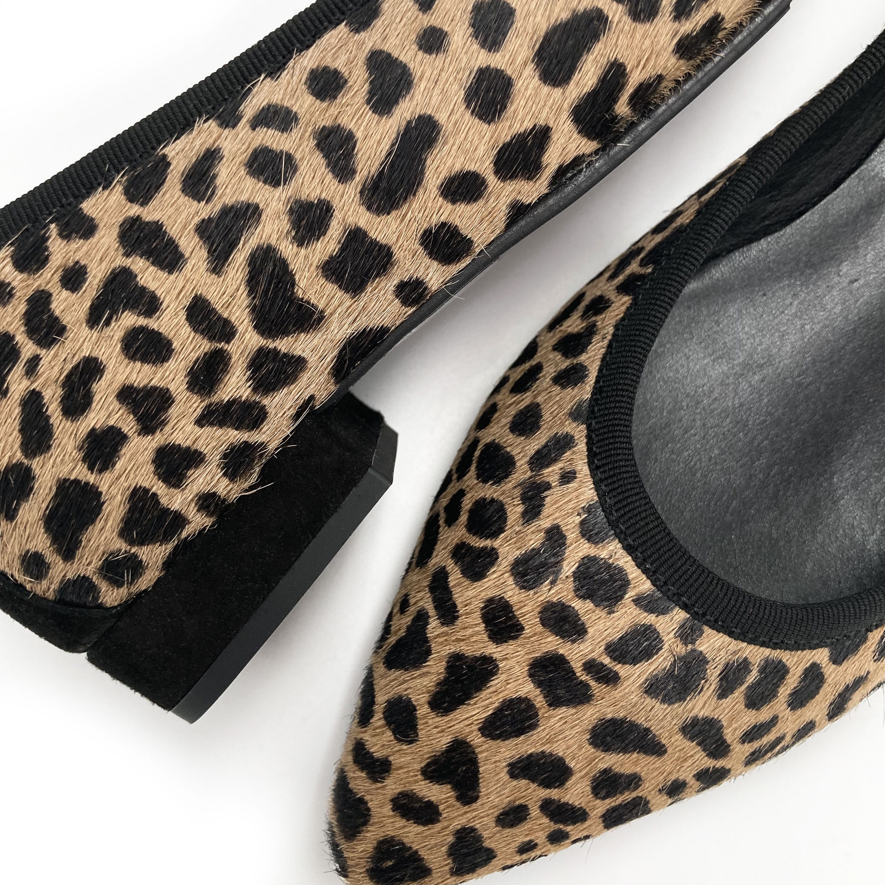 Spotted pointed ballet flats