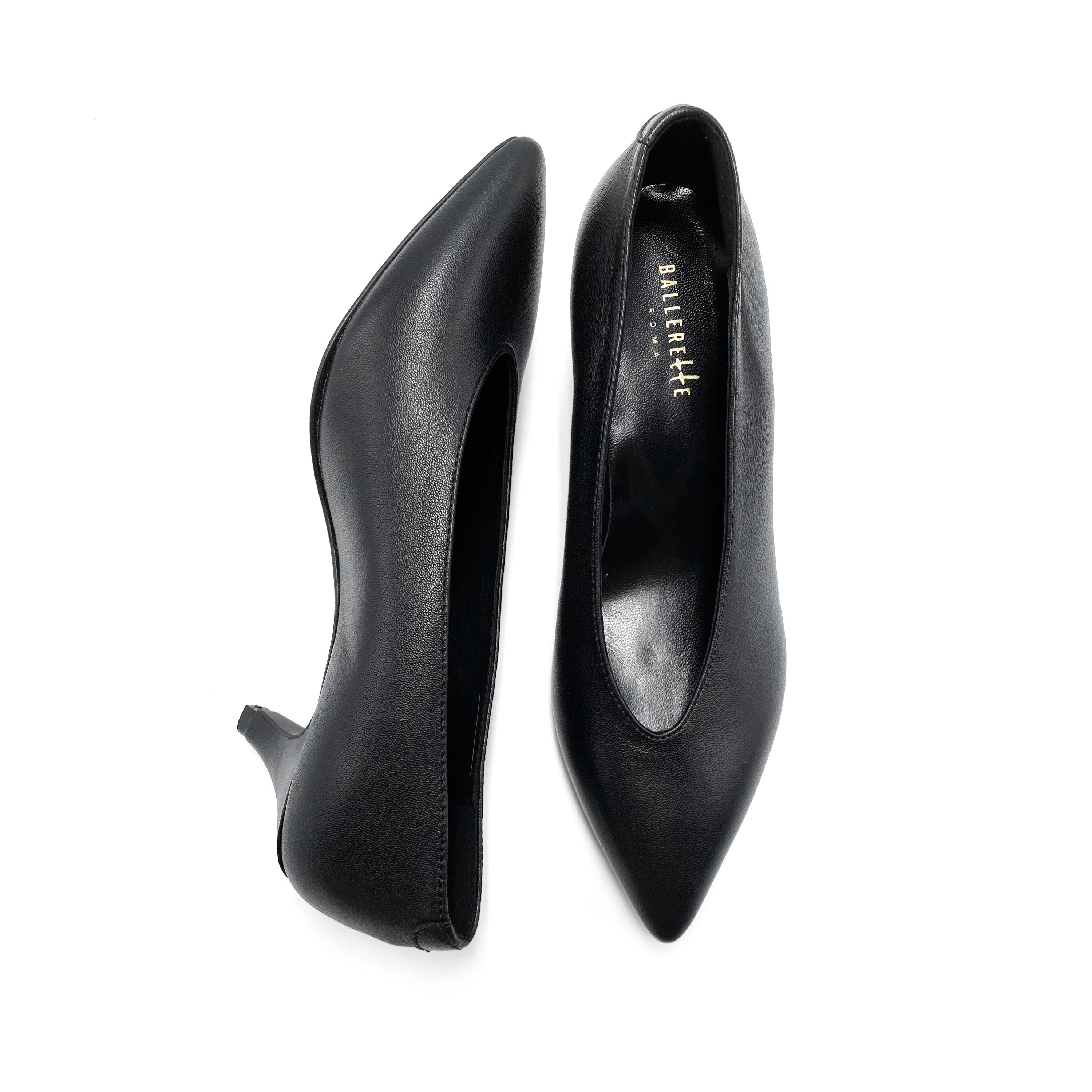 Black leather pumps with V-cut and heel