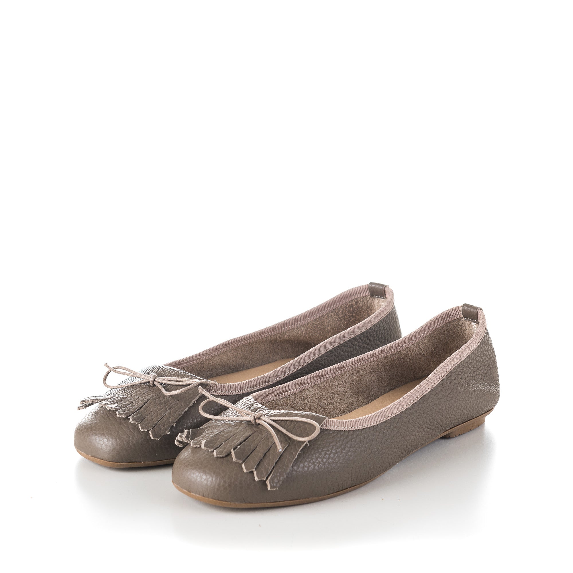 Taupe leather woman moccasins with fringe