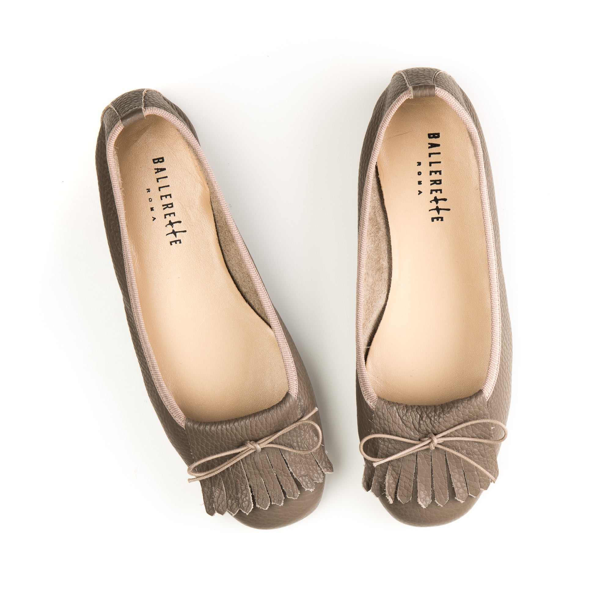 Taupe leather woman moccasins with fringe