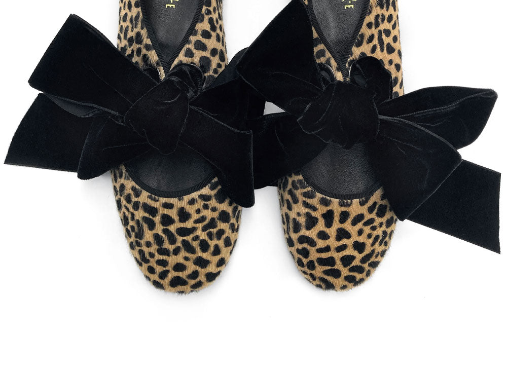 Women's spotted moccasins