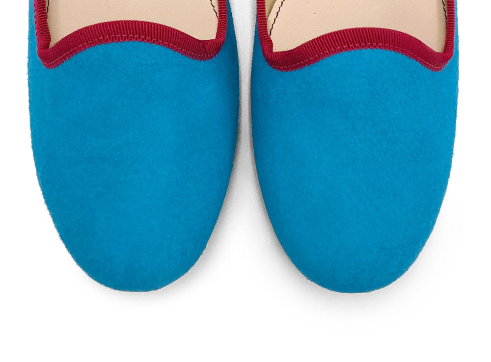 Women’s loafers in turquoise suede with fuchsia details