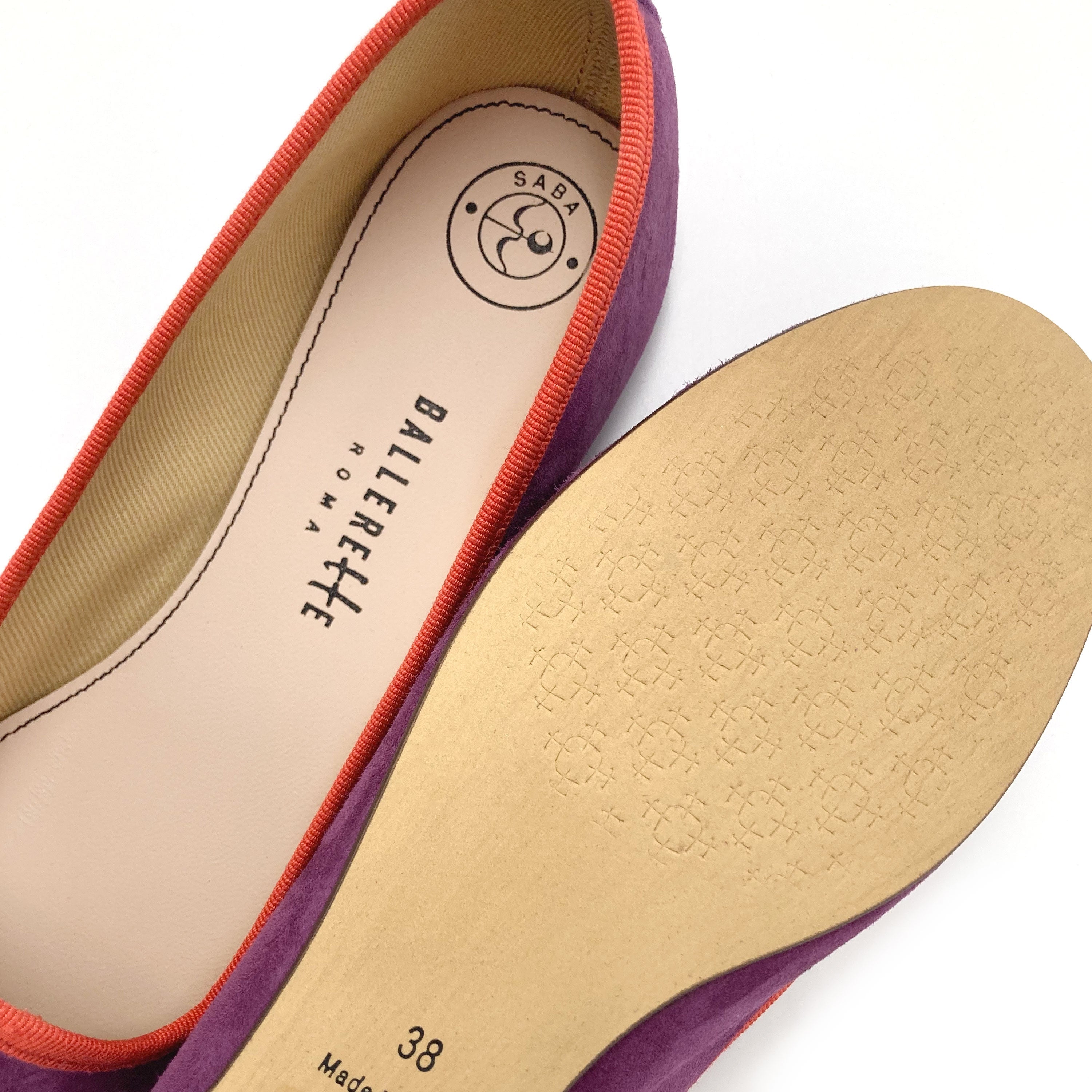 Women’s loafers in strawberry suede with orange details