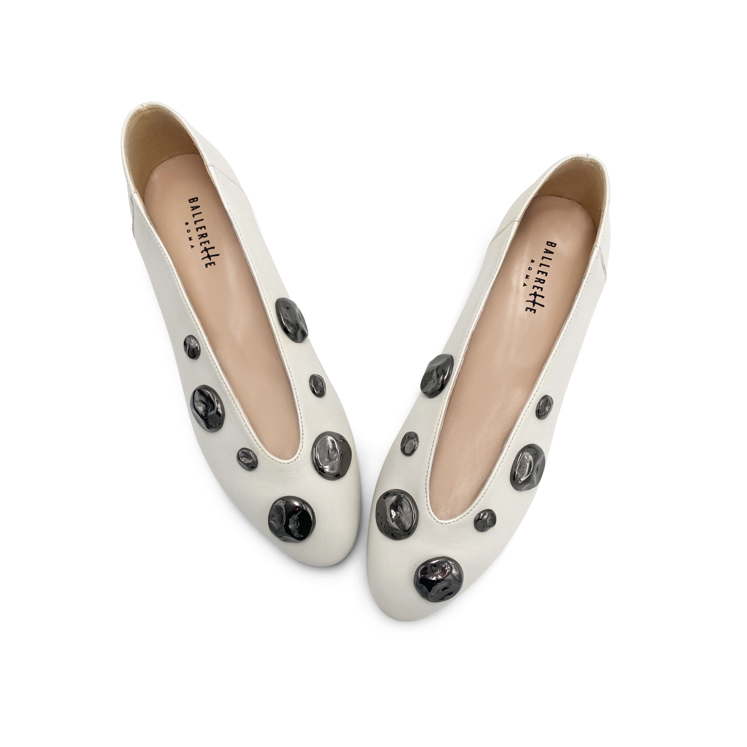 Ivory white leather ballet flats with V-cut and iron studs