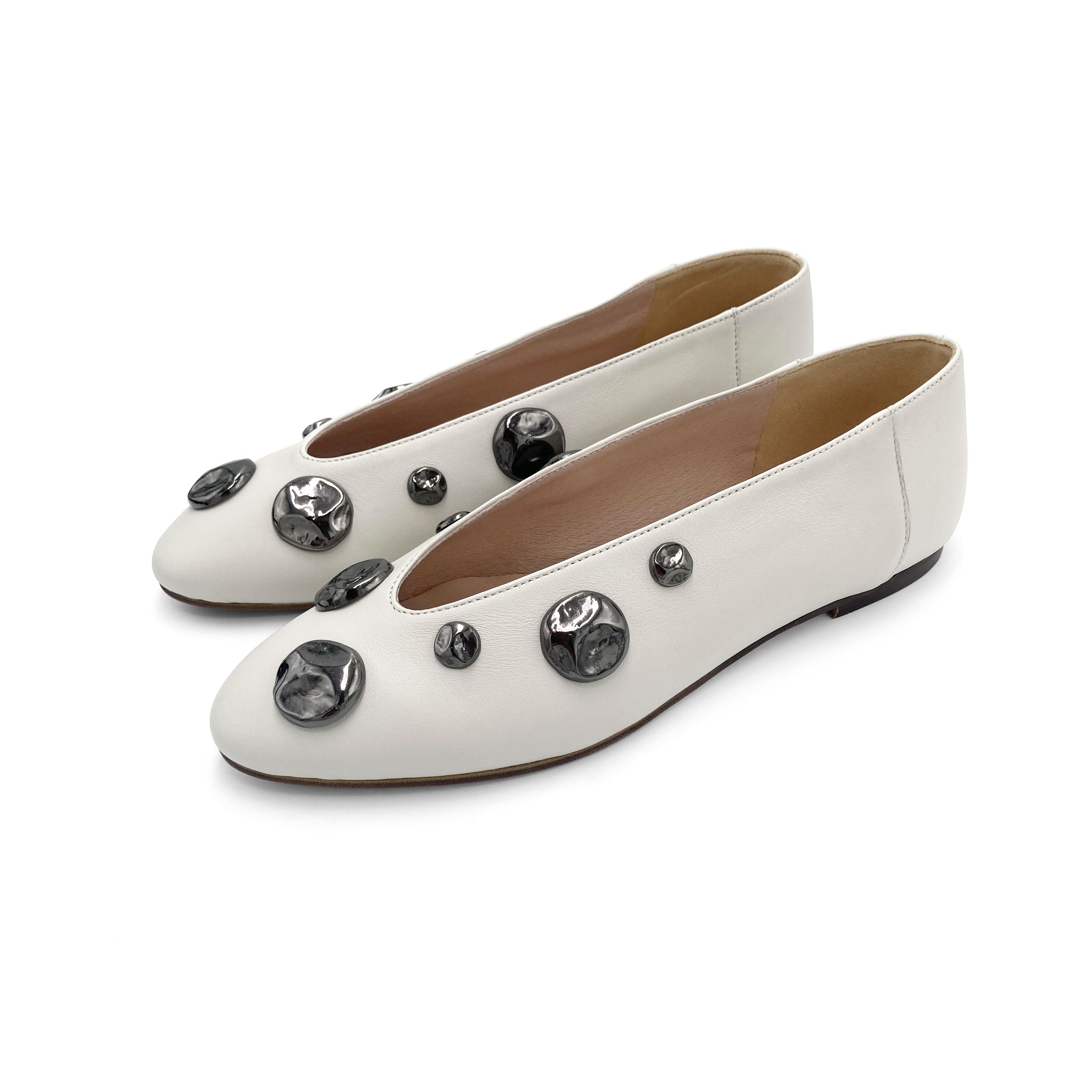 Ivory white leather ballet flats with V-cut and iron studs