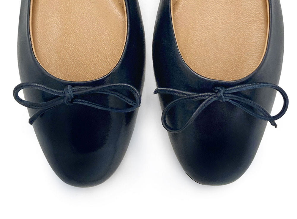 Blue leather ballet flats with sacchetto construction