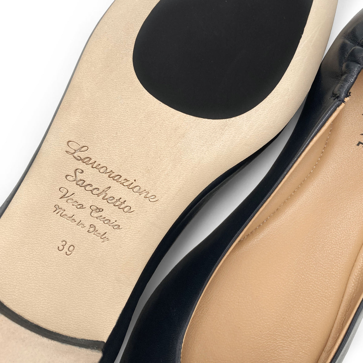 Black leather ballet flats with sacchetto construction