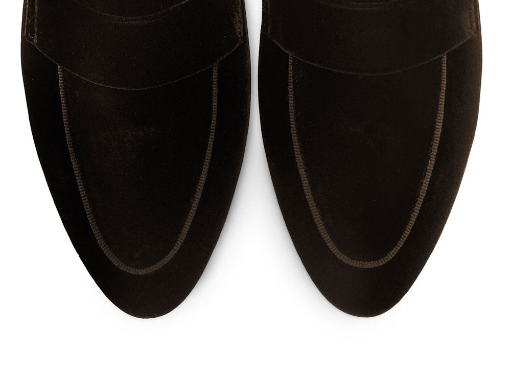 Women moccasins in dark brown velvet
