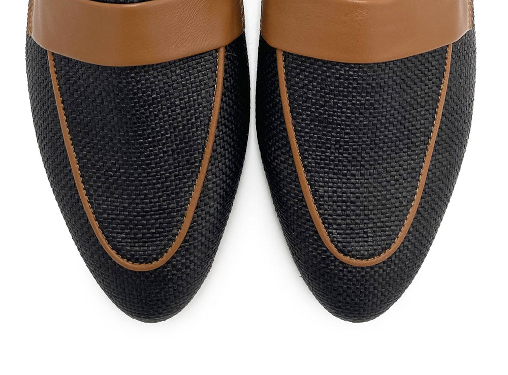 Women's summer moccasins in black raffia