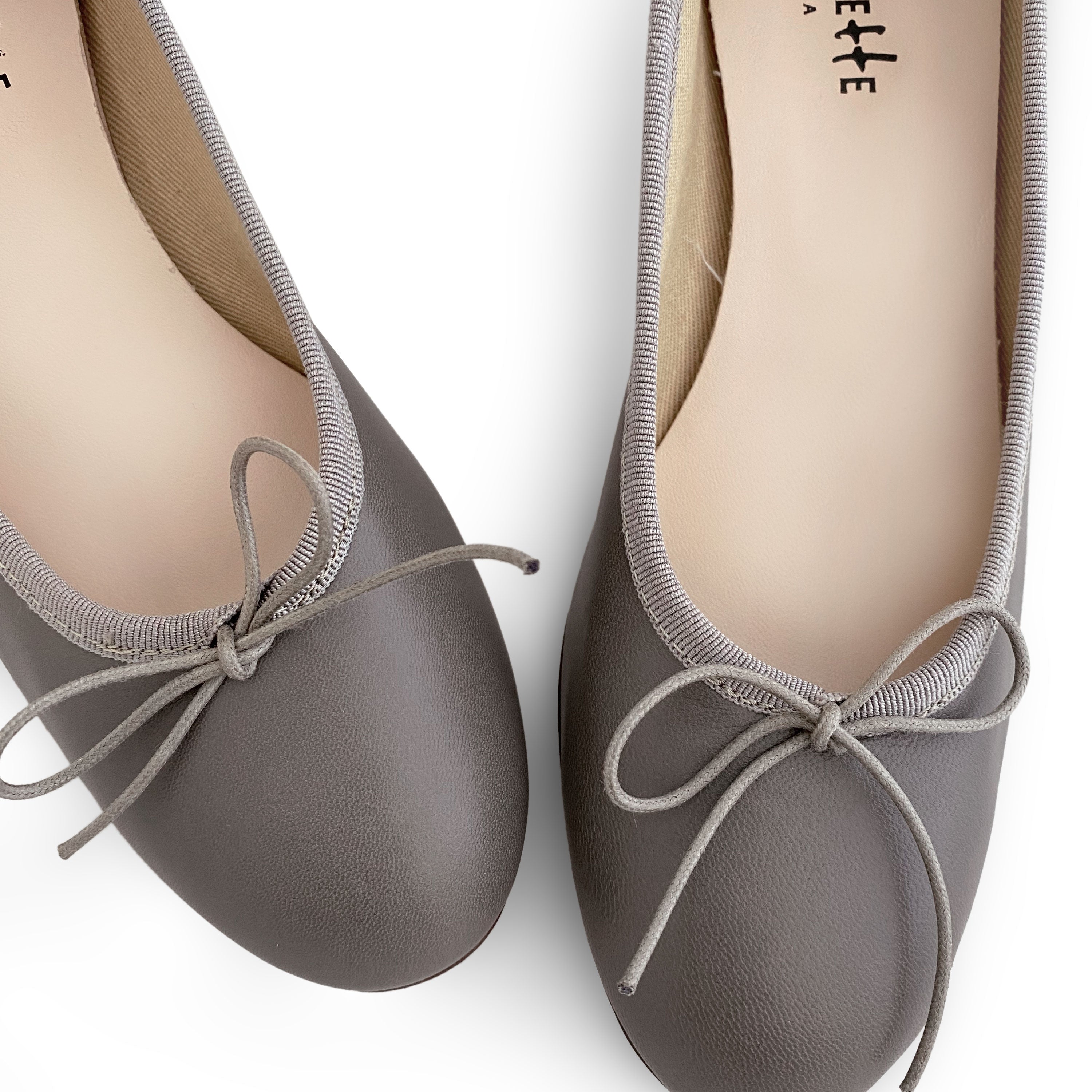 Dove gray leather ballet flats with heel