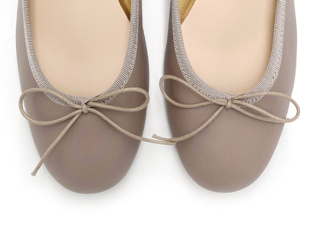 Dove gray leather ballet flats with heel