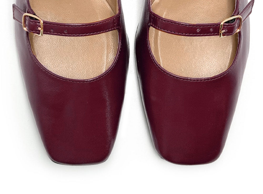 Glossy burgundy Mary Jane ballerinas with square toe and straps