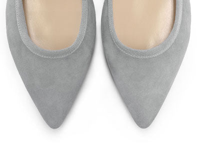 Pointed ballet flats in gray suede