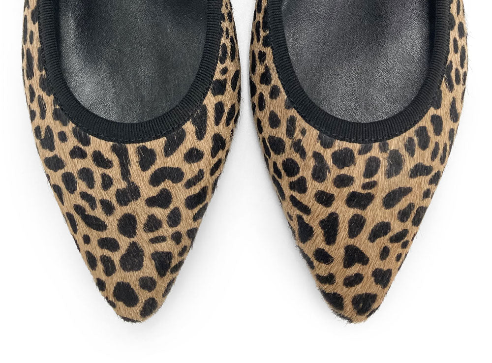 Spotted pointed ballet flats