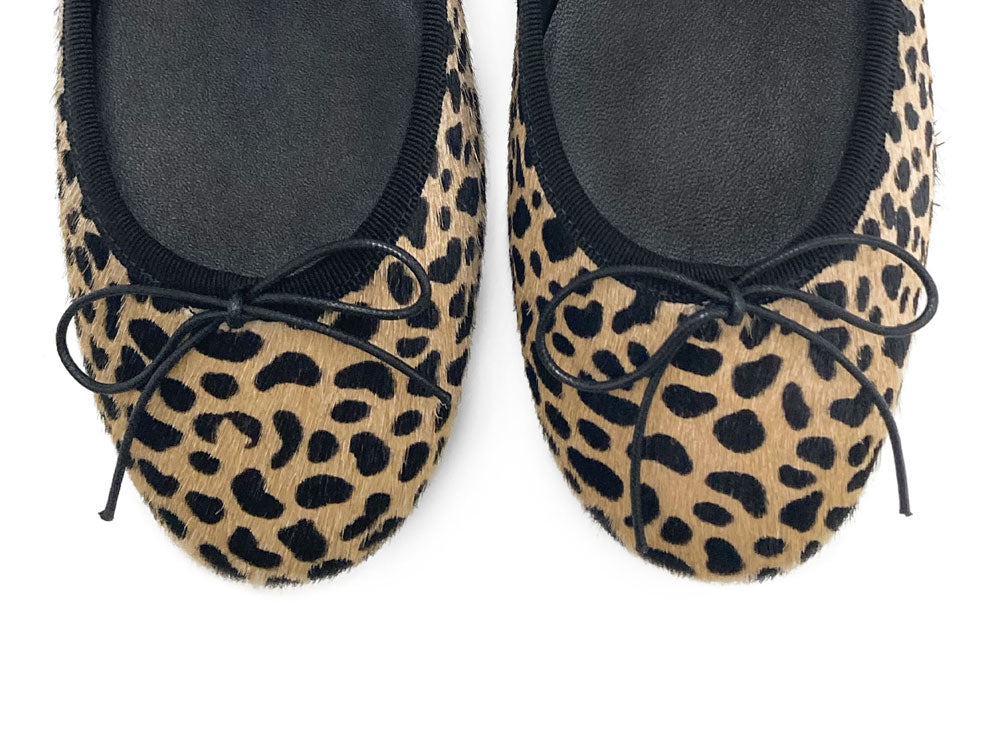 Spotted round toe ballet flats
