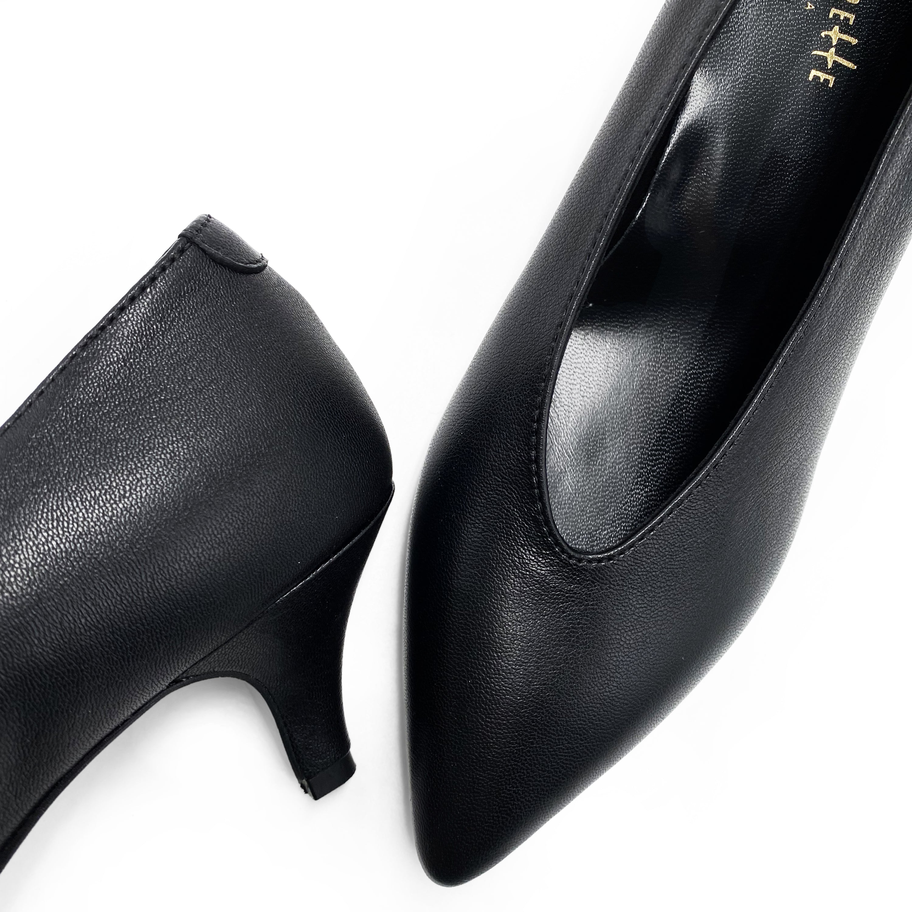 Black leather pumps with V-cut and heel