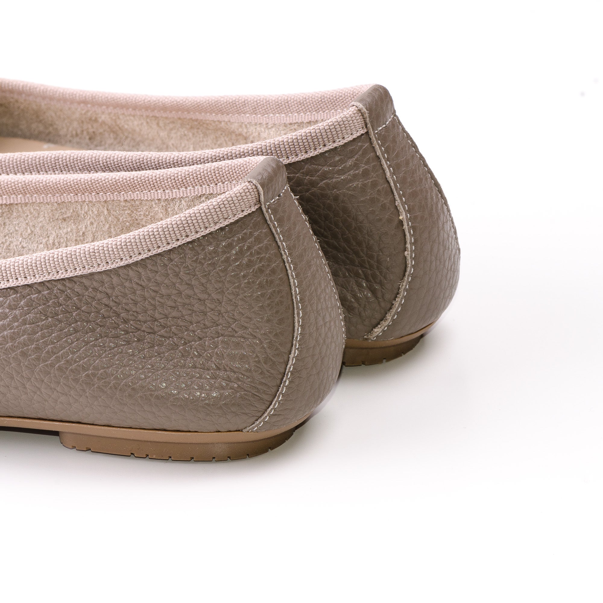 Taupe leather woman moccasins with fringe