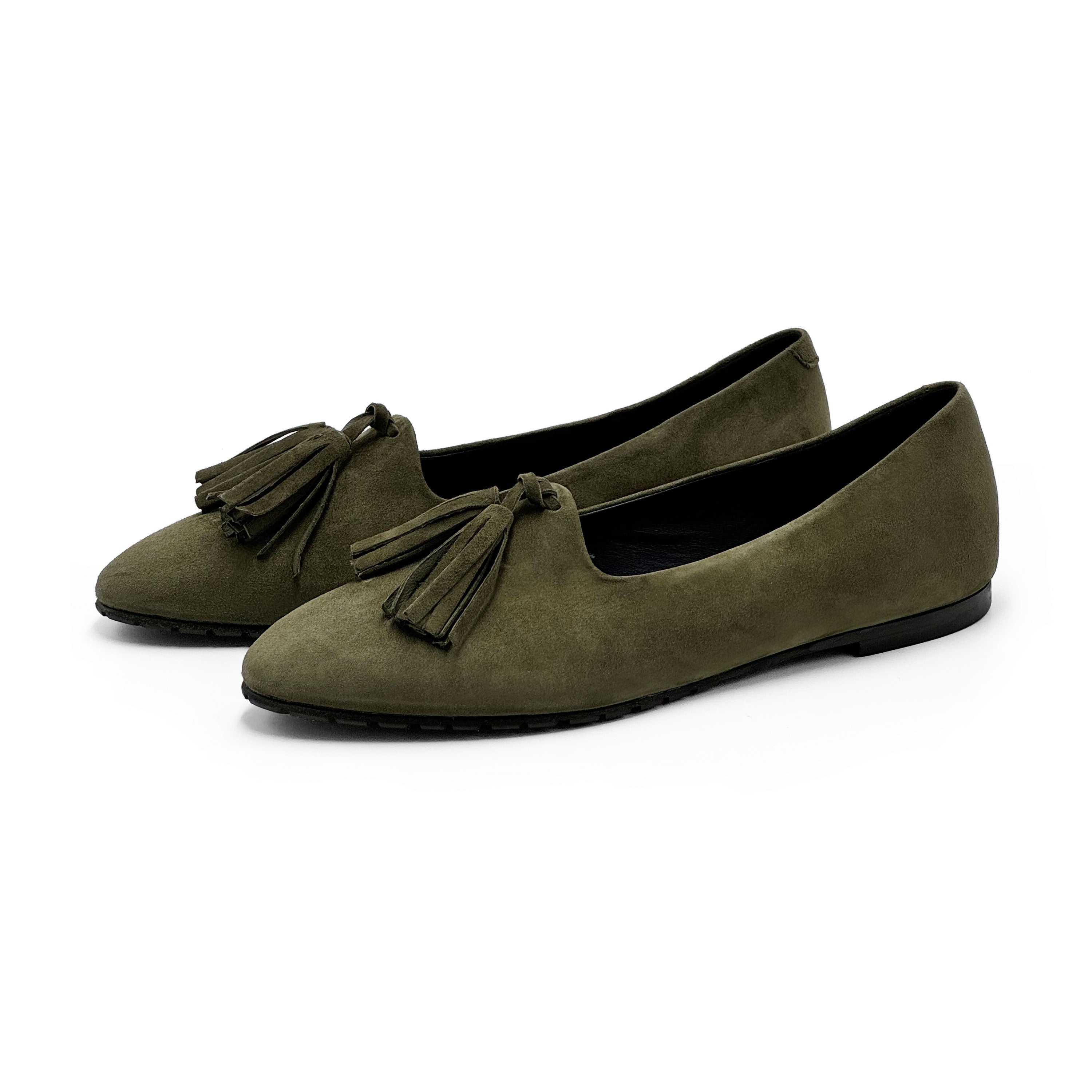 Green suede women moccasins with tassels