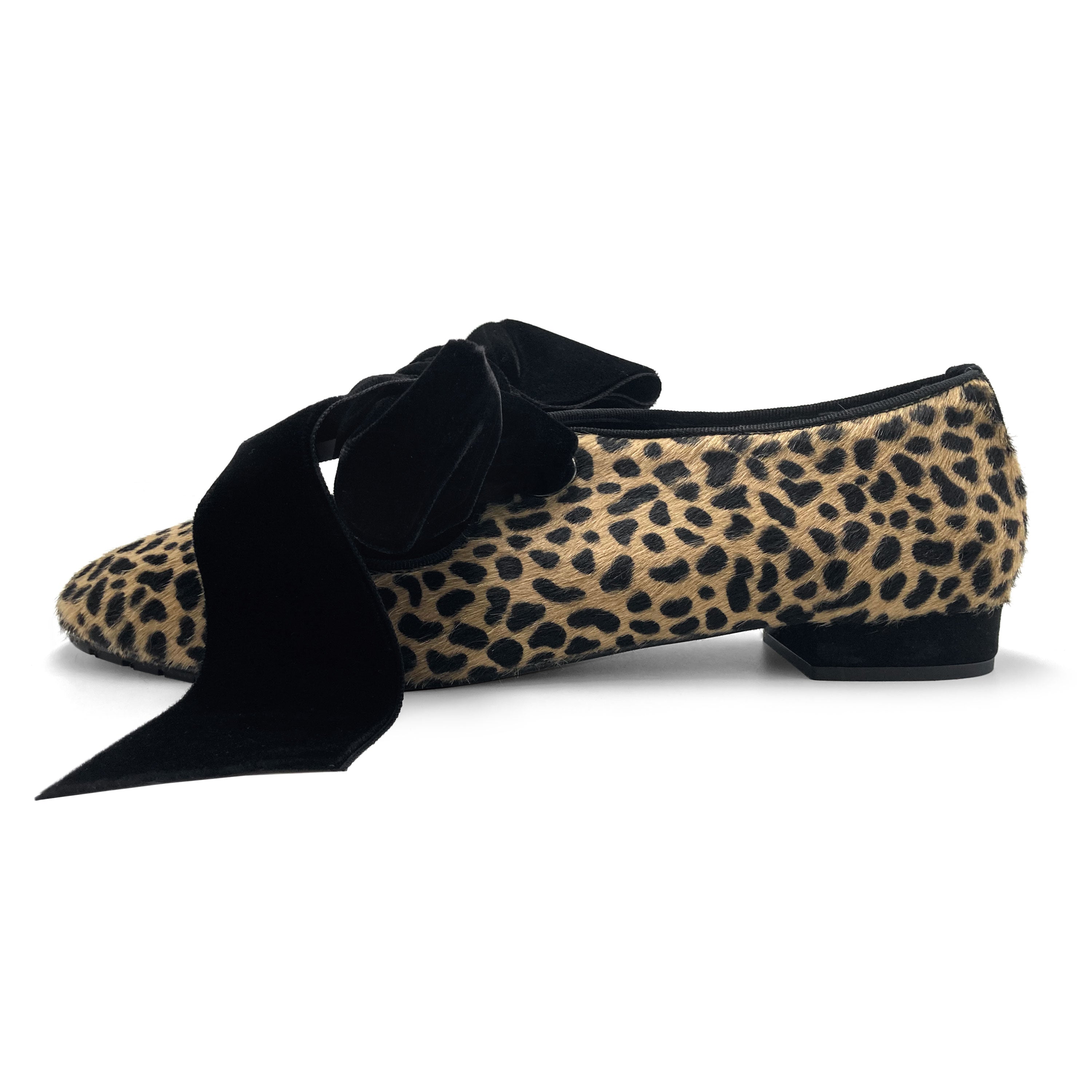 Women's spotted moccasins