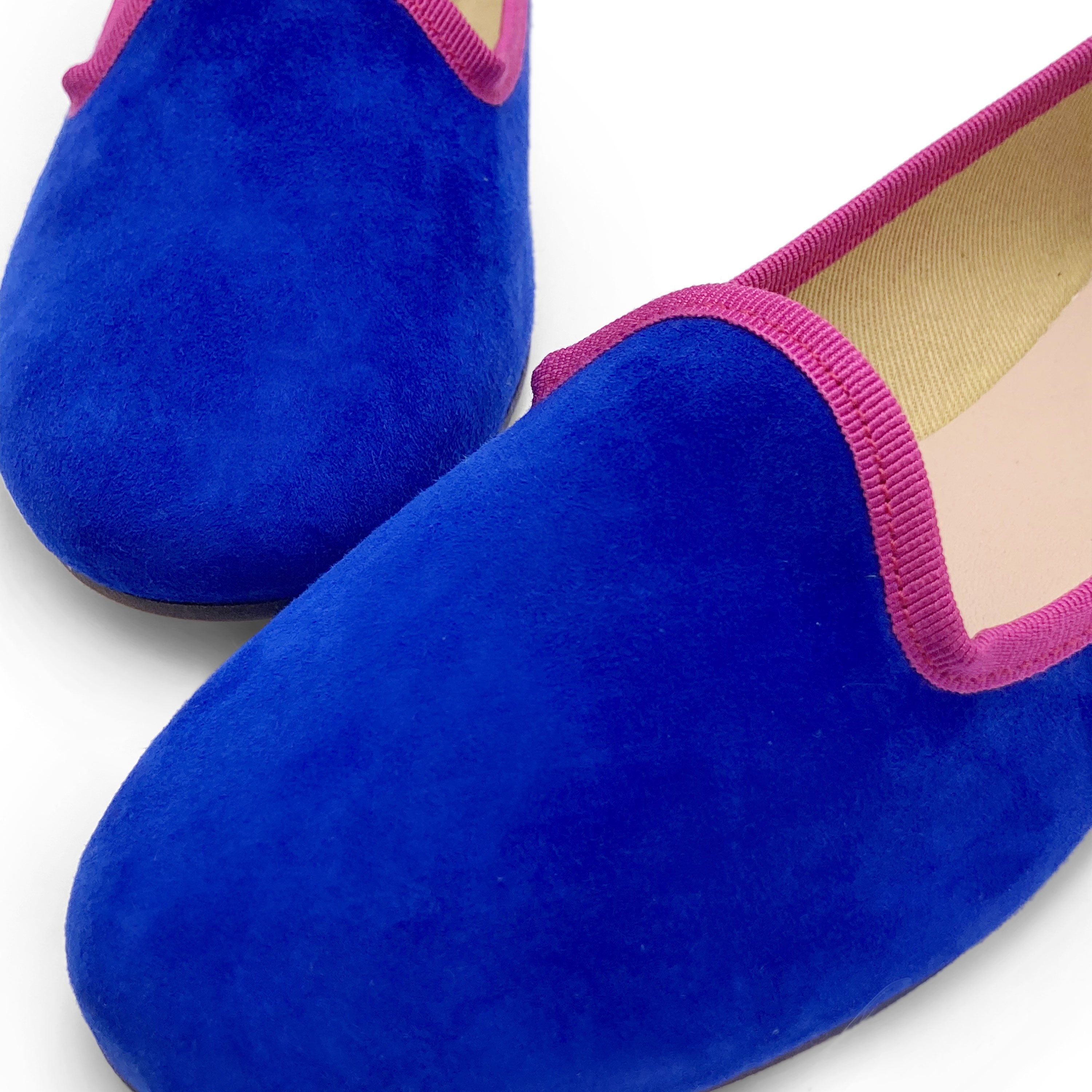 Women loafers in blue suede and fuchsia details