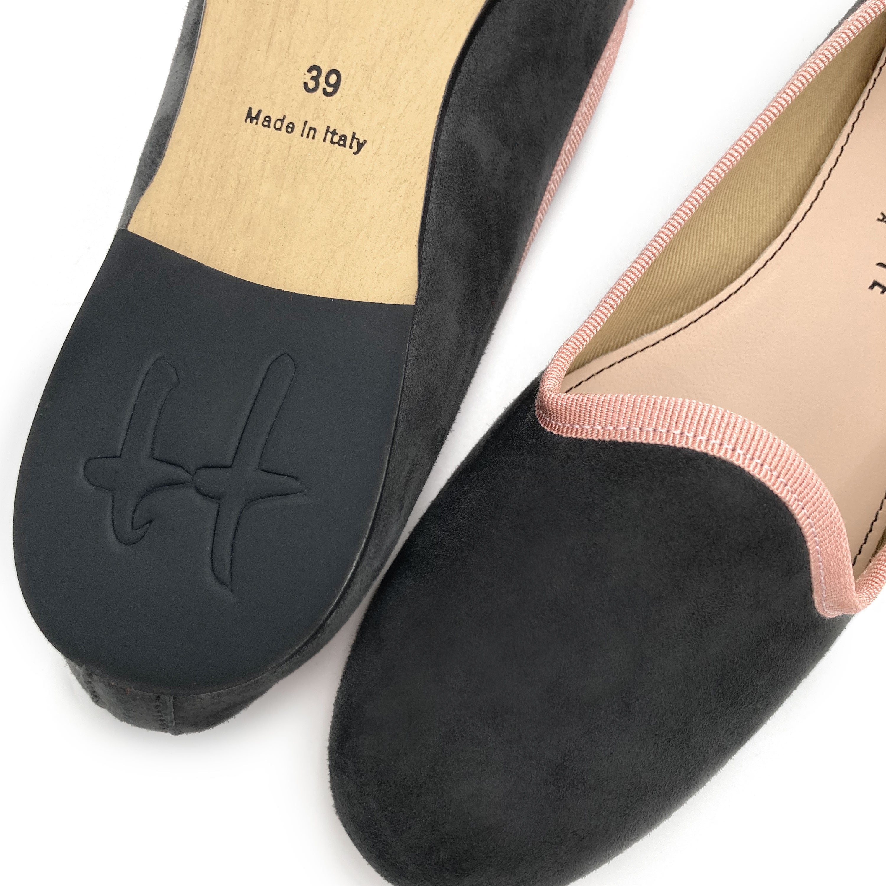 Women’s loafers in smoky gray suede with pink details