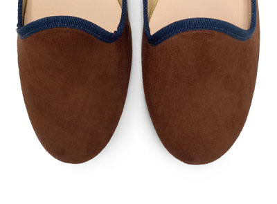 Women loafers in brown suede and blue details