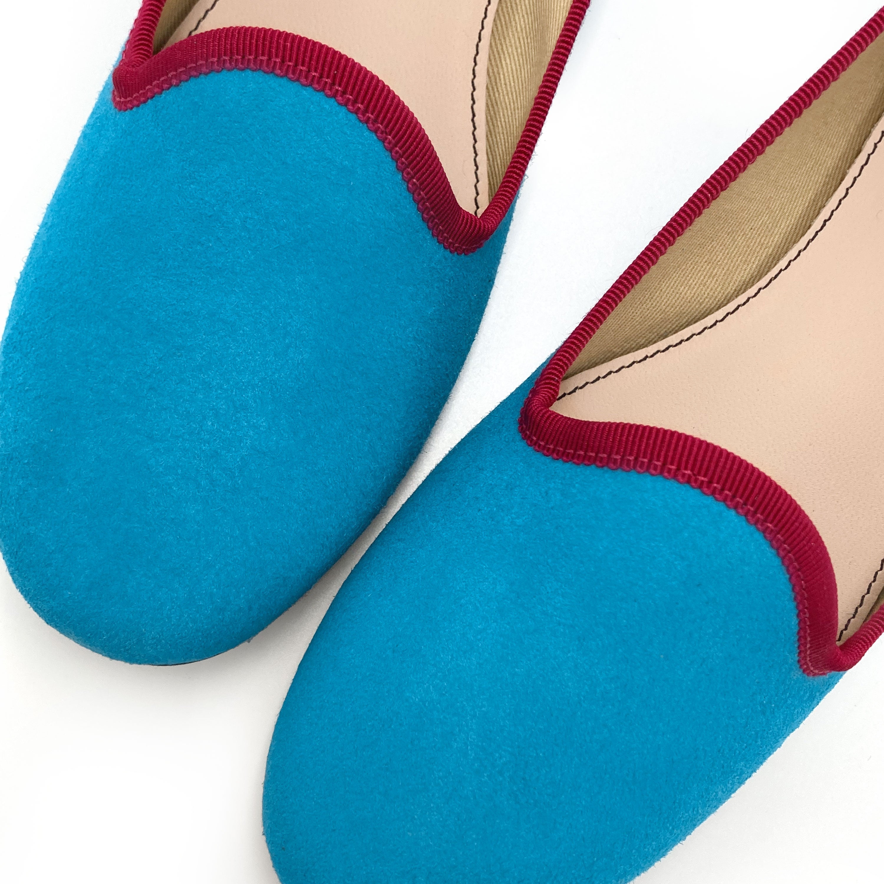 Women’s loafers in turquoise suede with fuchsia details