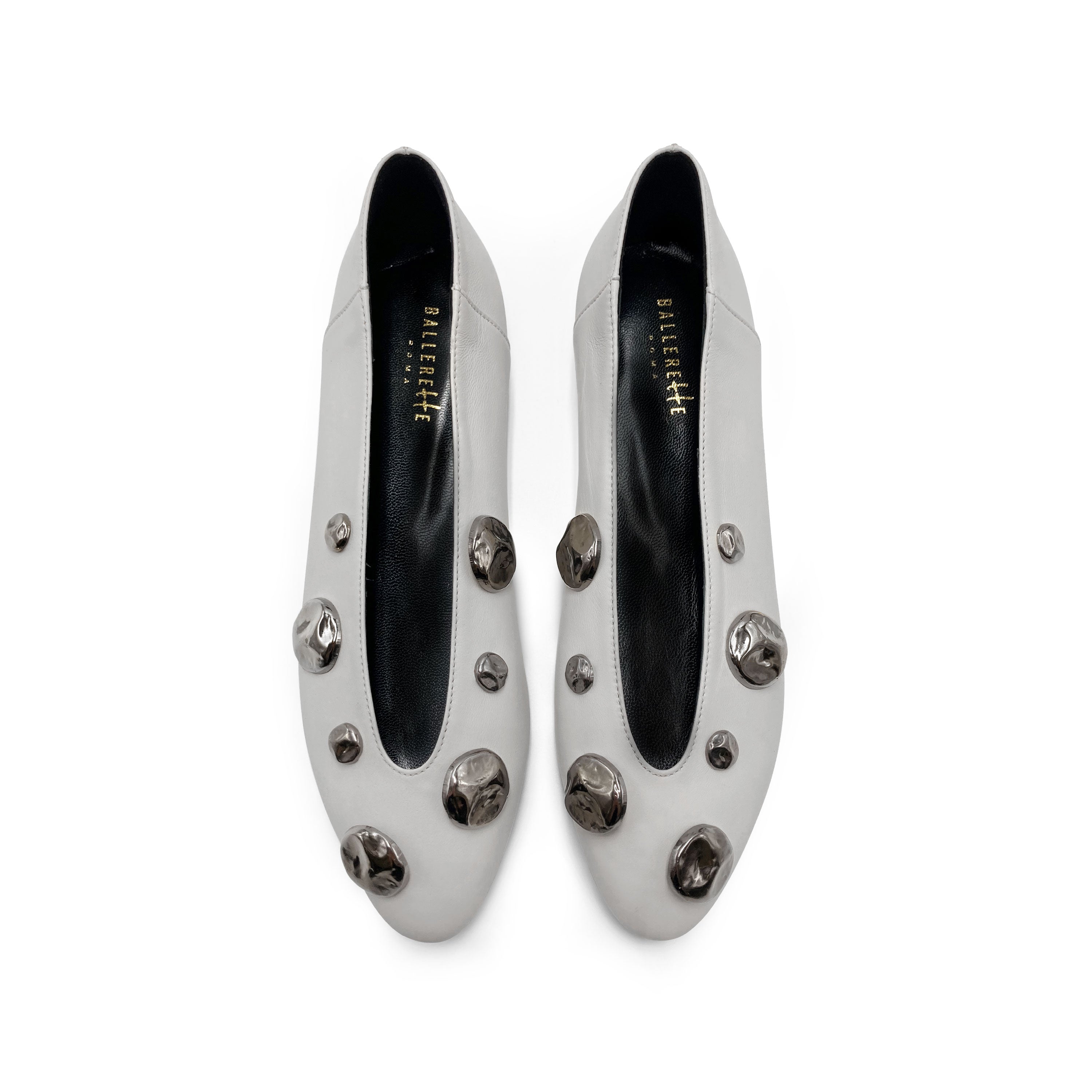Pearl gray leather ballet flats with V-cut and iron studs