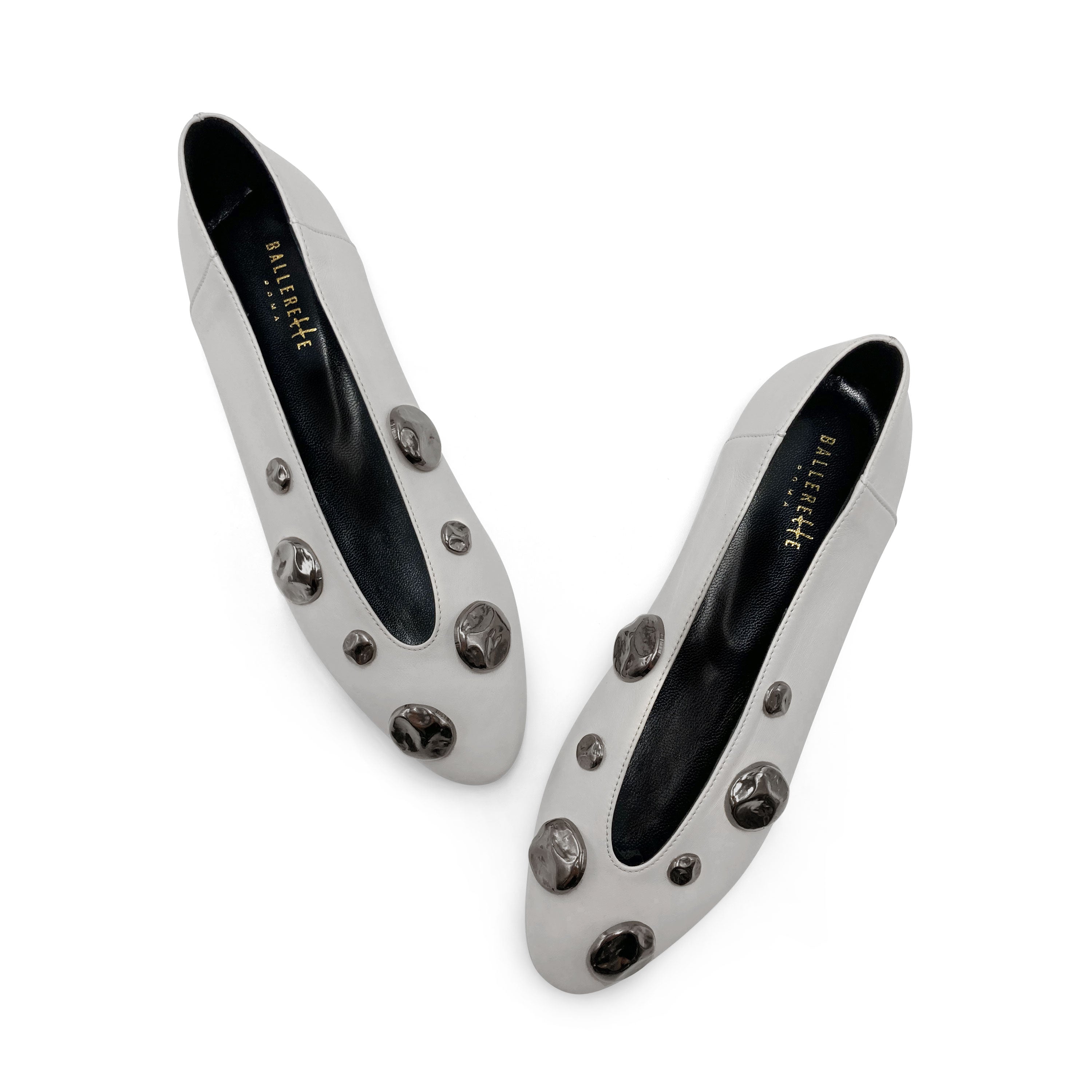 Pearl gray leather ballet flats with V-cut and iron studs
