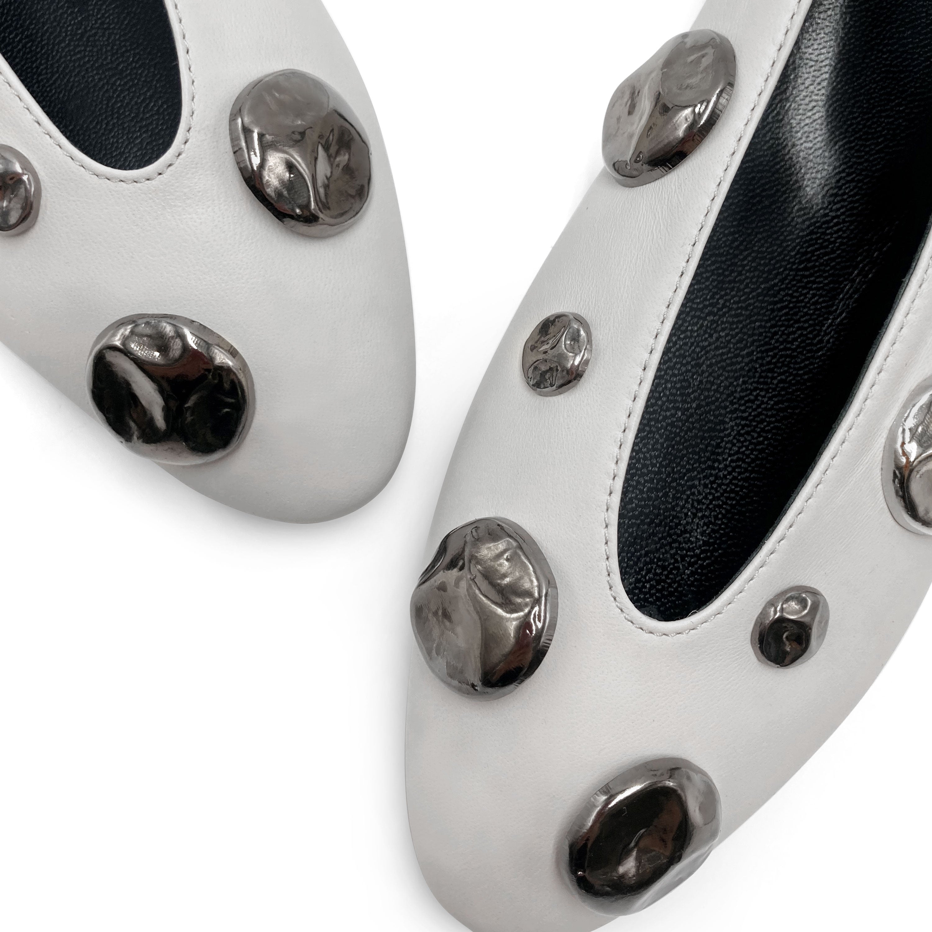 Pearl gray leather ballet flats with V-cut and iron studs