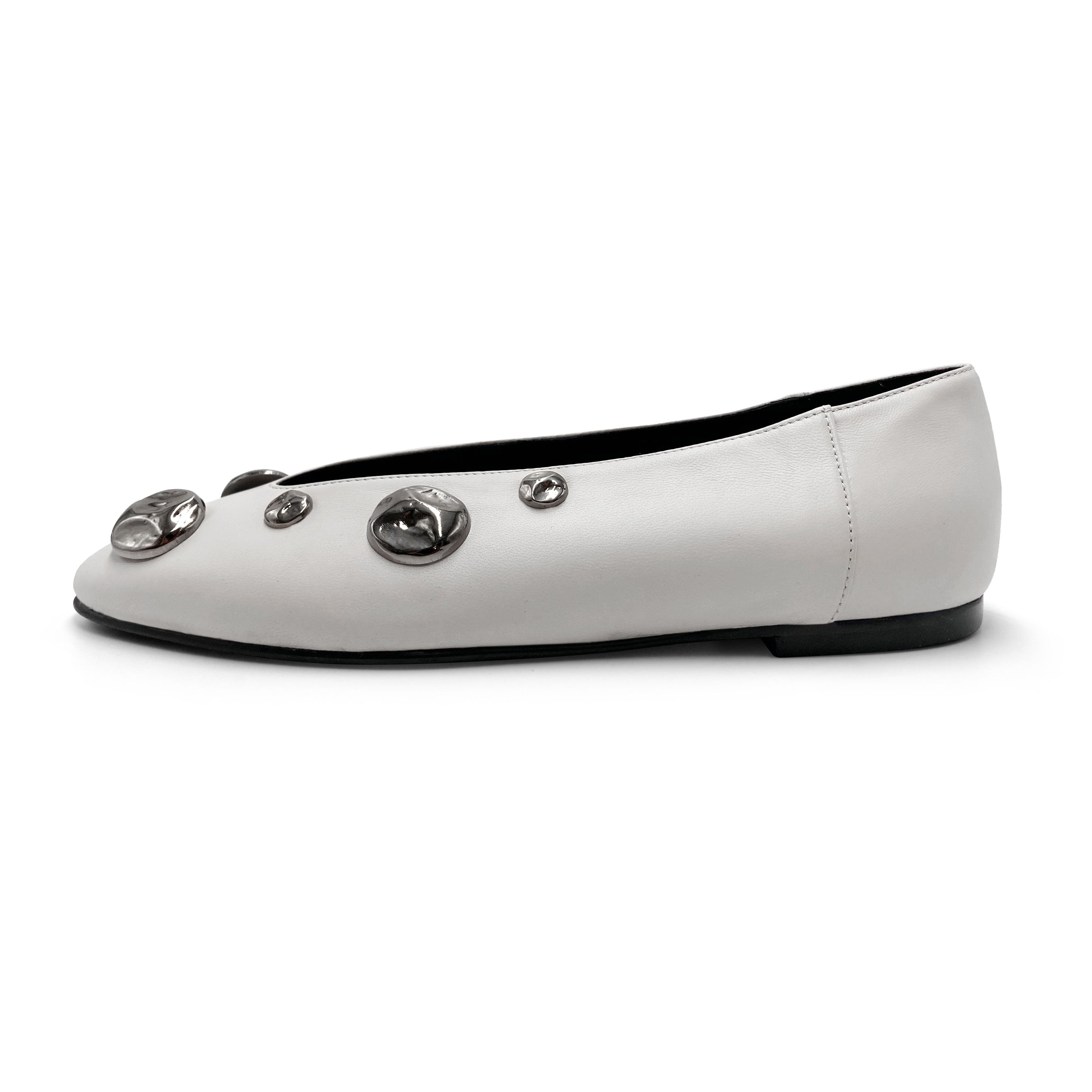 Pearl gray leather ballet flats with V-cut and iron studs