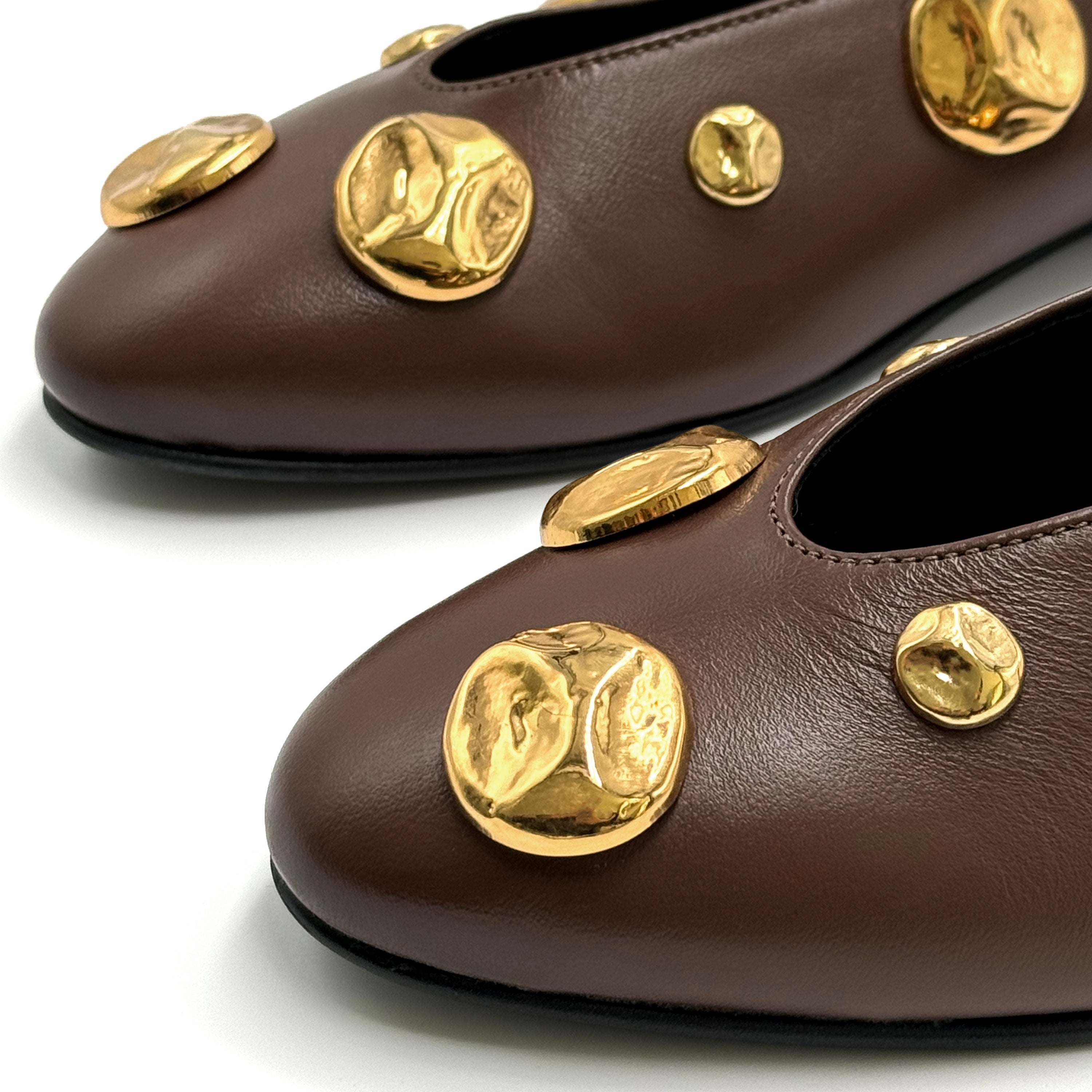 Brown leather ballet flats with V-cut and gold studs