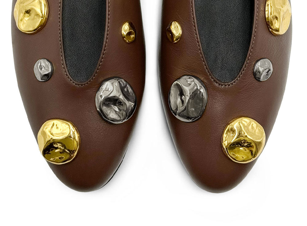 Brown leather ballet flats with V-cut and gold and iron studs