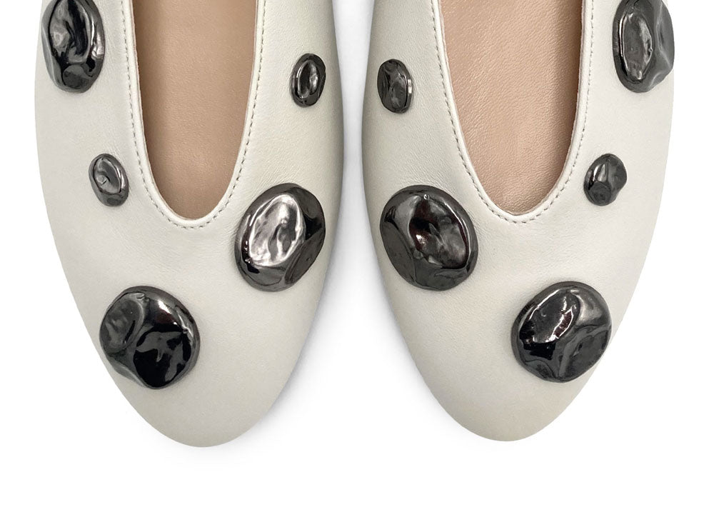 Ivory white leather ballet flats with V-cut and iron studs