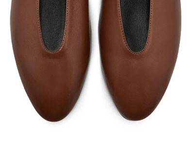 Brown leather ballet flats with V-cut and strap