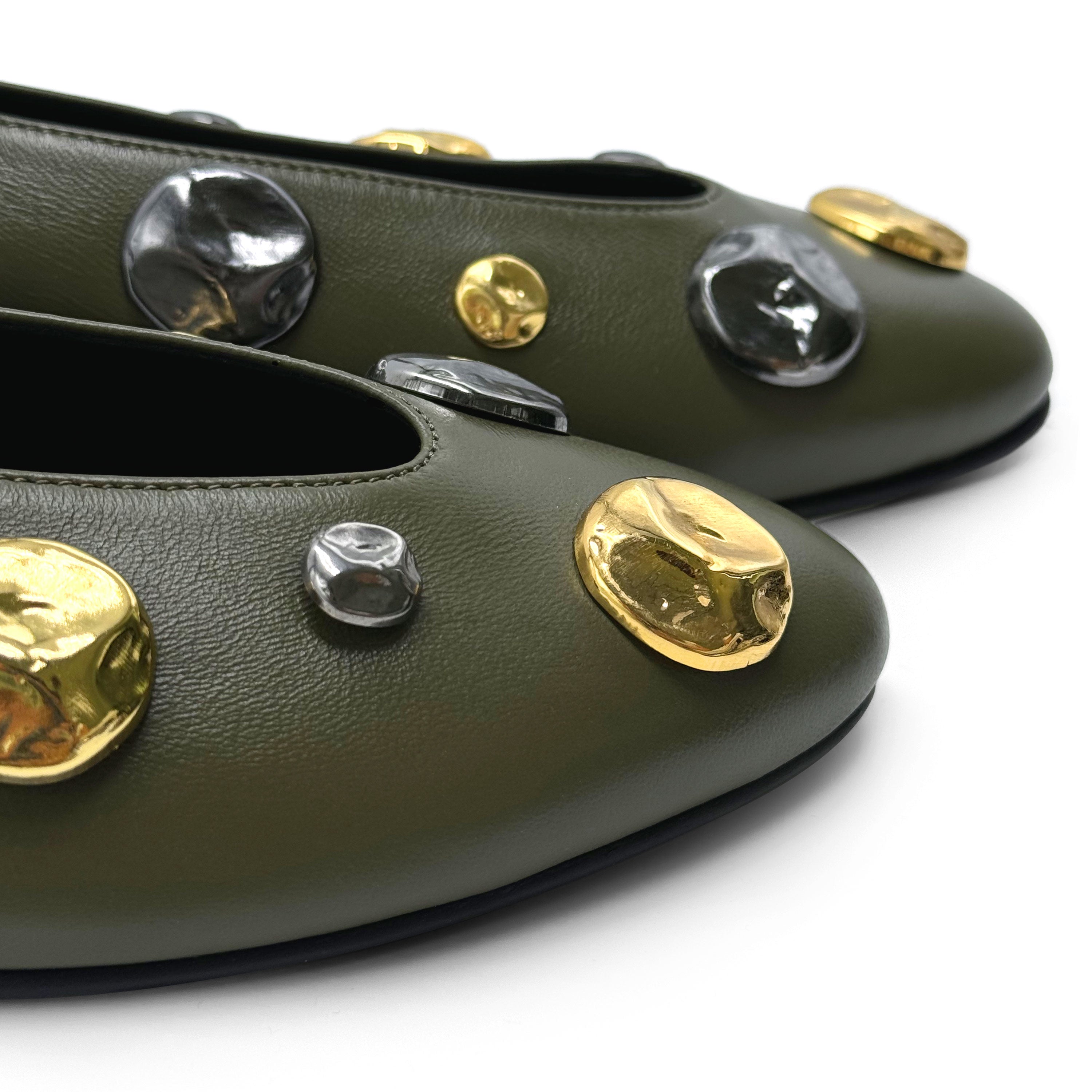 Green leather ballet flats with V-cut, iron and gold studs