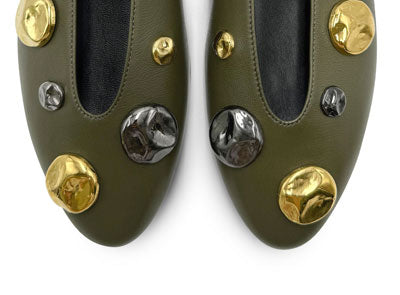 Green leather ballet flats with V-cut, iron and gold studs