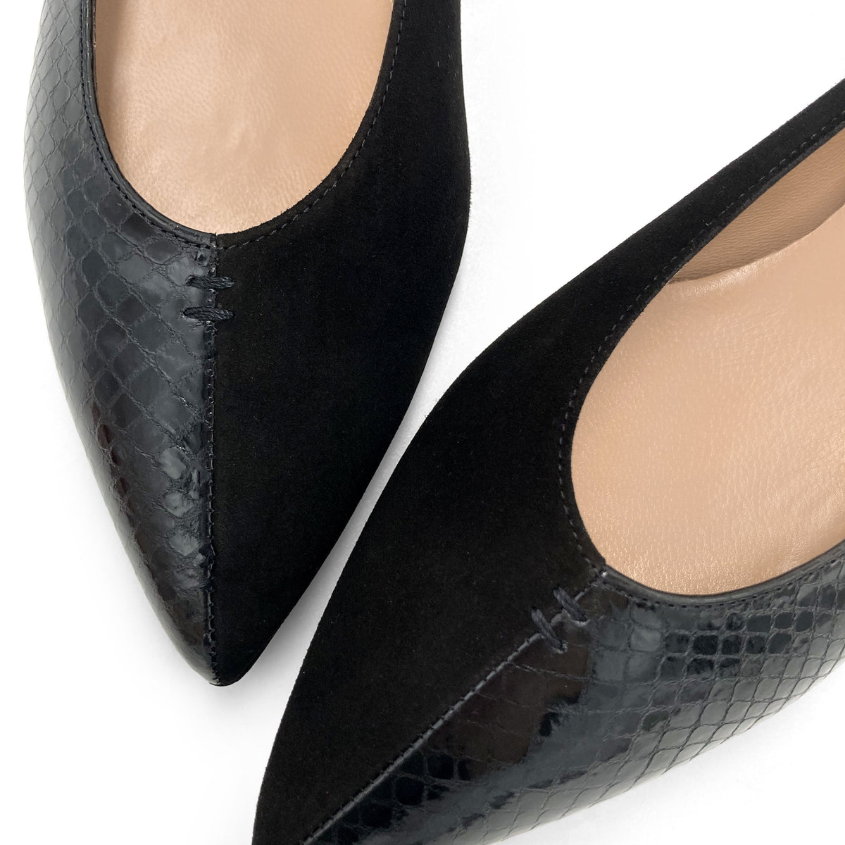 Bicolor pointed toe ballet flats in black