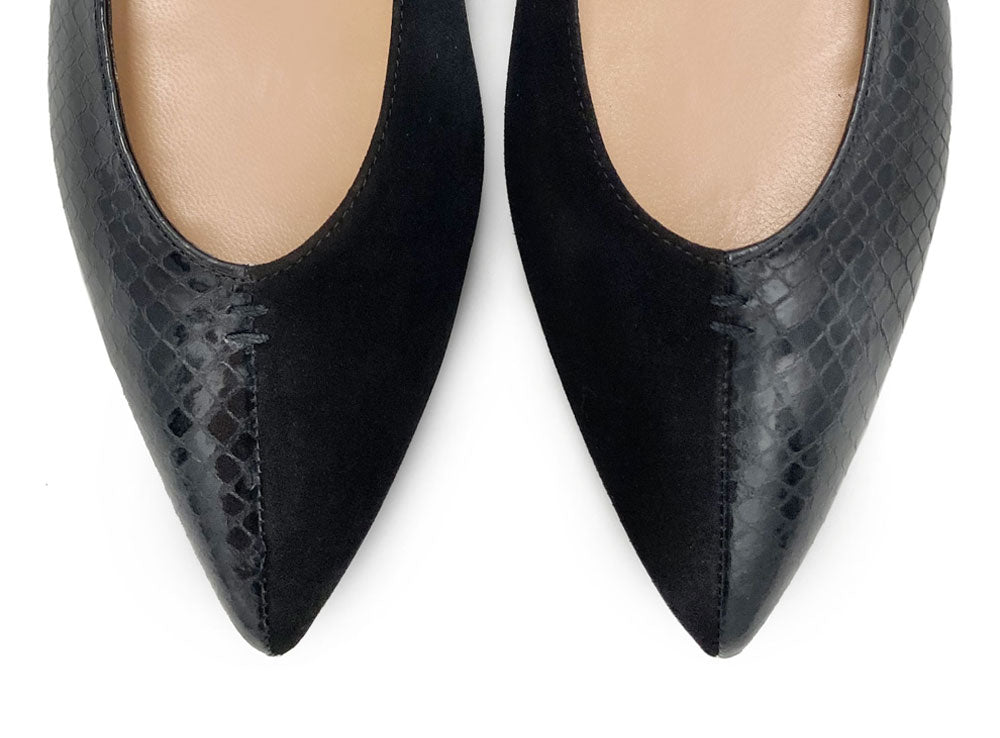 Bicolor pointed toe ballet flats in black